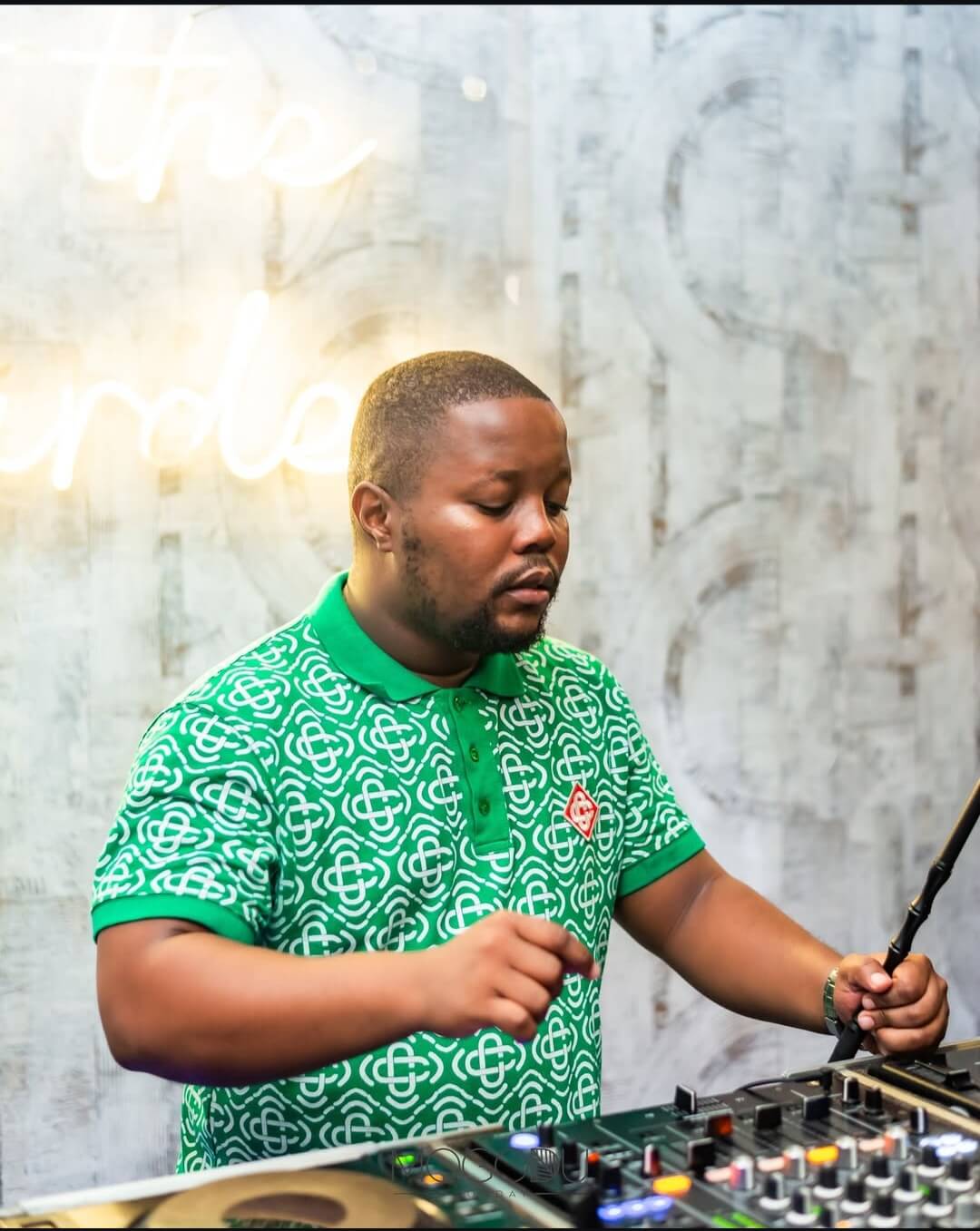 DJ Andy West performing